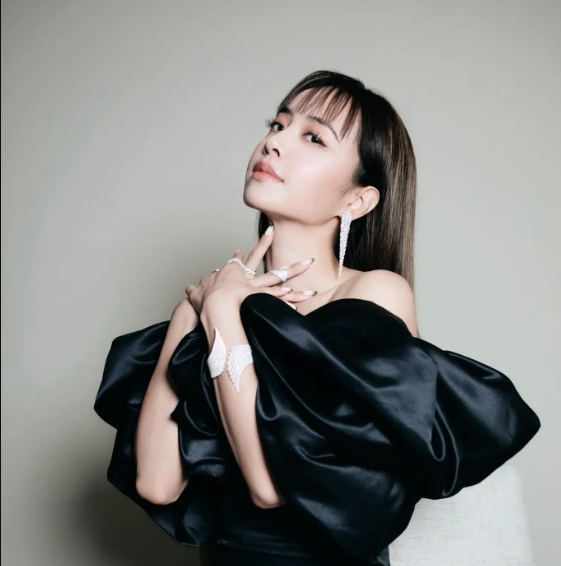 Jolin Tsai (蔡依林)
