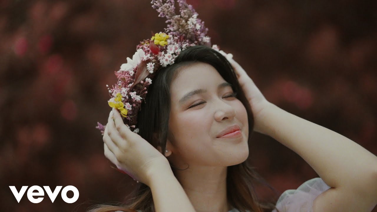 Menjadi Dia
