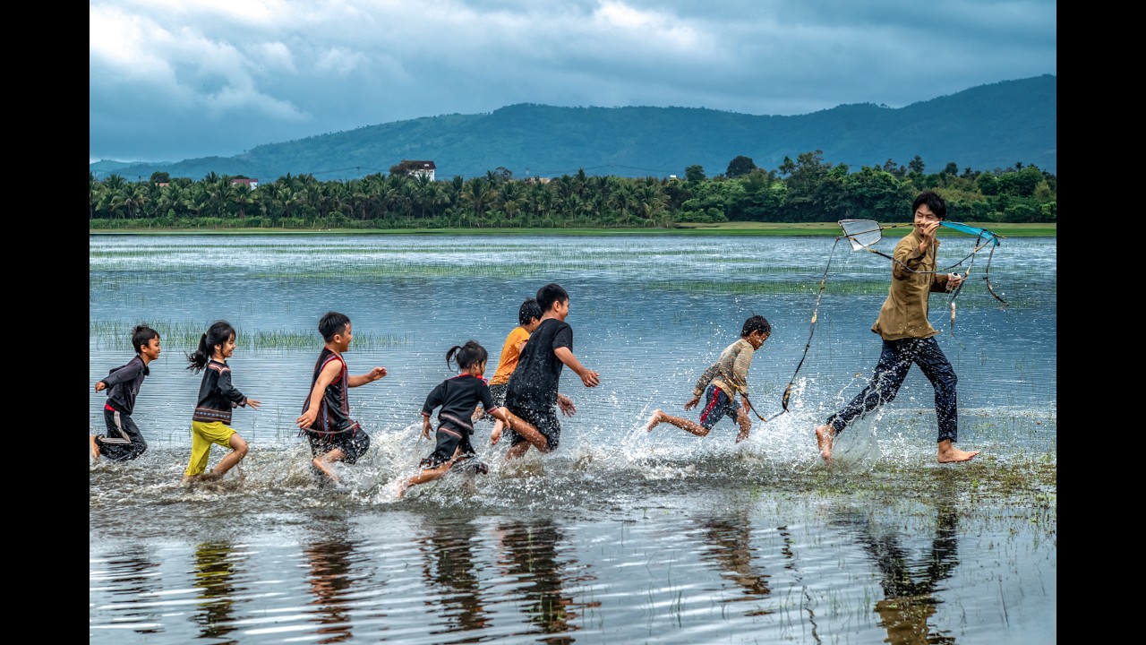 Những Em Bé Mặt Trời